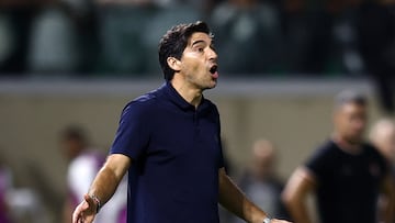 Soccer Football - Brasileiro Championship - Palmeiras v Vitoria - Allianz Parque, Sao Paulo, Brazil - February 4, 2026 Palmeiras coach Abel Ferreira reacts REUTERS/Jean Carniel