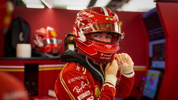Charles Leclerc durante el GP de Arabia Saudí en el box de Ferrari.