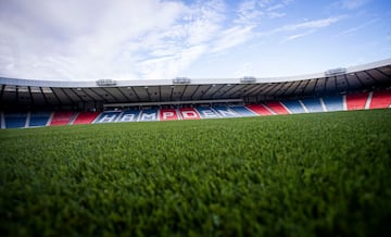 Hampden Park está situado en Glasgow (Escocia) con una capacidad de 52. 500 espectadores. Es es escenario habitual de las eliminatorias de la Copa de Escocia y de la Copa de la Liga de Escocia.