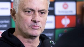 ARNHEM, NETHERLANDS - MARCH 10: Jose Mourinho of AS Roma look dejected during the UEFA Conference League Round of 16 Leg One match between Vitesse and AS Roma at GelreDome on March 10, 2022 in Arnhem, Netherlands. (Photo by NESImages/DeFodi Images via Getty Images)