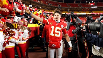KANSAS CITY, MISSOURI - JANUARY 18: Patrick Mahomes #15 of the Kansas City Chiefs celebrates with fans after defeating the Houston Texans in the AFC Divisional Playoff at GEHA Field at Arrowhead Stadium on January 18, 2025 in Kansas City, Missouri. David Eulitt/Getty Images/AFP (Photo by David Eulitt / GETTY IMAGES NORTH AMERICA / Getty Images via AFP)