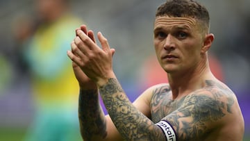 Newcastle (United Kingdom), 07/05/2023.- Kieran Trippier of Newcastle reacts after the English Premier League soccer match between Newcastle United and Arsenal London in Newcastle, Britain, 07 May 2023. (Reino Unido, Londres) EFE/EPA/PETER POWELL EDITORIAL USE ONLY. No use with unauthorized audio, video, data, fixture lists, club/league logos or 'live' services. Online in-match use limited to 120 images, no video emulation. No use in betting, games or single club/league/player publications.