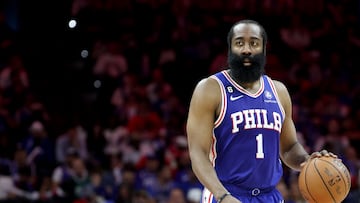 Adrian Wojnarowski (ESPN) ha filtrado que James Harden, fuera de la dinámica de los Sixers desde hace días, considera la retirada en caso de no ser traspasado.