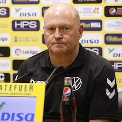 Pepe Mel: “El equipo está cogido con alfileres”