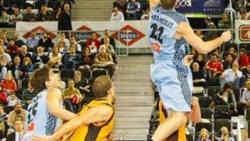 Estudiantes hace los deberes y gana en casa