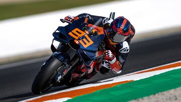 VALENCIA, 28/11/2023.- El piloto español Marc Marquez, este martes, en el Circuito Ricardo Tormo de Valencia. El español Maverick Viñales (Aprilia) lideró este martes los entrenamientos de MotoGP con un tiempo de un minuto, 29 segundos y 924 milésimas las tres primeras horas de test de 2024, en los que el español Marc Márquez (Ducati) sonrió tras probar por primera vez una Ducati y quedar segundo y el español Jorge Martín (Ducati), calificó tercero, antes de caer al suelo. EFE/ Circuito Ricardo Tormo SOLO USO EDITORIAL SOLO DISPONIBLE PARA ILUSTRAR LA NOTICIA QUE ACOMPAÑA (CRÉDITO OBLIGATORIO)
