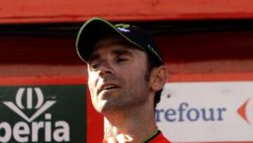 Alejandro Valverde con el maillot rojo de l&iacute;der al t&eacute;rmino de esta segunda etapa de la Vuelta a Espa&ntilde;a 2014.