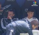 La secuencia de la polémica: Bale y Kroos se ríen en el banquillo