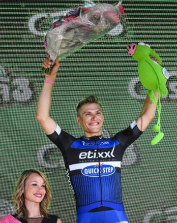 Marcel Kittel vence sobrado al sprint y se queda a un segundo de la maglia rosa