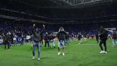 Espanyol fans react to Barcelona's victory invading the pitch after the Spanish league football match between RCD Espanyol and FC Barcelona at�the RCDE Stadium in Cornella de Llobregat on May 14, 2023. Barcelona won Spain's La Liga for the first time since 2019 by thrashing Espanyol 4-2 today, wrestling the title from rivals Real Madrid. The Catalan giants clinched their 27th Spanish championship with an emphatic derby victory, with Robert Lewandowski scoring twice, alongside Alejandro Balde and Jules Kounde's goals. (Photo by Lluis GENE / AFP)