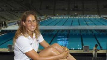 Erika Villaecija posa para AS en la piscina del Sant Jordi, donde esta noche, en la ceremonia inaugural, ser&aacute; la gran protagonista del acto.