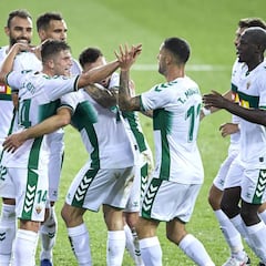 El Elche deja el farolillo rojo ante un Eibar sin puntería