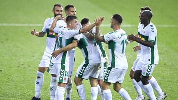 El Elche deja el farolillo rojo ante un Eibar sin puntería