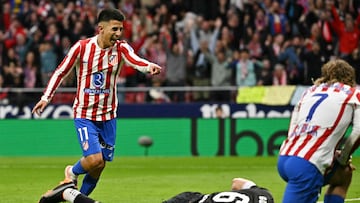 Atletico Madrid's Argentine midfielder #11 Thiago Almada celebrates scoring his team's second goal during the Spanish League football match between Club Atletico de Madrid and Sevilla FC at Metropolitano Stadium in Madrid on November 1, 2025. (Photo by JAVIER SORIANO / AFP)