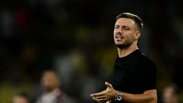 Botafogo's Argentine head coach Martin Anselmi gestures during the Campeonato Brasileiro Serie A football match between Fluminense and Botafogo at the Maracana Stadium in Rio de Janeiro, Brazil, on February 12, 2026. (Photo by Pablo PORCIUNCULA / AFP)
