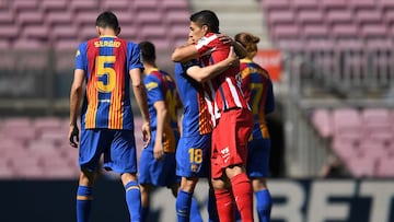 BARCELONA, SPAIN - MAY 08: Luis Suarez of Atletico Madrid hugs Jordi Alba of FC Barcelona prior to the La Liga Santander match between FC Barcelona and Atletico de Madrid at Camp Nou on May 08, 2021 in Barcelona, Spain. Sporting stadiums around Spain rem
