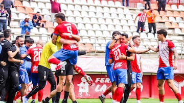 El conjunto algecireño celebra el 2-0 de Diego Esteban ante el Alcorcón en el minuto 89.