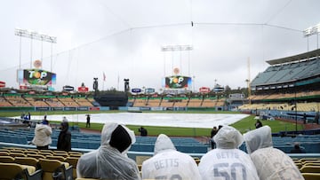 ICE intenta entrar a Dodger Stadium y los aficionados se manifiestan