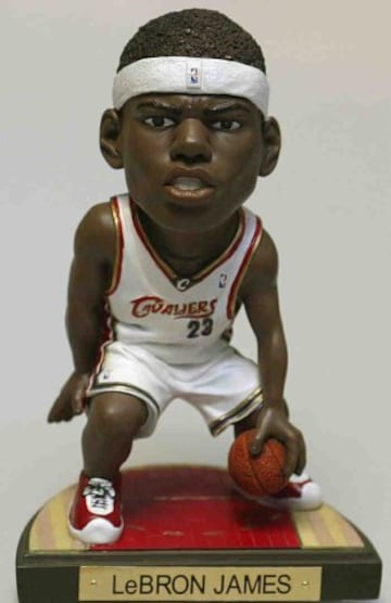 Muñeco de LeBron James con Cleveland.