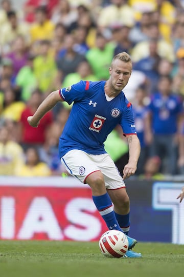 Jugadores de Cruz Azul que salieron por la puerta de atrás