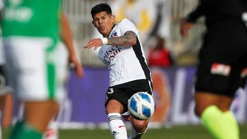 Futbol, Audax Italiano vs Colo Colo.
Fecha 18, campeonato Nacional 2022.
El jugador de Colo Colo Esteban Pavez, centro, juega el baln contra Audax Italiano durante el partido por la primera division disputado en el estadio El Teniente de Rancagua, Chile.
16/07/2022
Felipe Zanca/Photosport
Football, Audax Italiano vs Colo Colo.
18th date, 2022 National Championship.
Colo ColoÕs player Esteban Pavez, center , play the ball against Audax Italiano during the first division match held at El Teniente stadium in Rancagua, Chile.07/16/2022
Felipe Zanca/Photosport