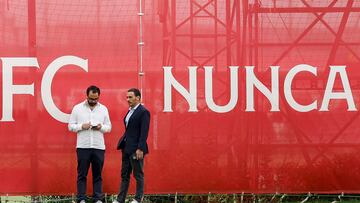 Víctor Orta y José María del Nido Carrasco, en un entrenamiento.