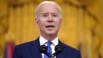 ARCHIVO - En esta foto de archivo del 8 de marzo de 2021, el presidente Joe Biden habla durante un evento para conmemorar el Día Internacional de la Mujer, el lunes 8 de marzo de 2021, en el Salón Este de la Casa Blanca en Washington.
