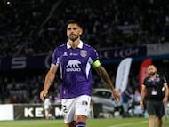 Futbol, Deportes Concepcion vs Cobreloa
Final Ida Liguilla de Ascenso 2025.
El jugador de Deportes Concepcion Joaquin Larrivey, es fotografiado durante el partido contra Cobreloa, final ida de la liguilla de Ascenso 2025 disputado en el estadio Ester Roa Rebolledo,Concepcion, Chile.
03/12/2025
Marco Vazquez/Photosport
Football, Deportes Concepción vs. Cobreloa
First Leg Final, 2025 Promotion Playoffs.
Deportes Concepción player Joaquín Larrivey is photographed during the match against Cobreloa, the first leg of the 2025 Promotion Playoffs, played at the Ester Roa Rebolledo Stadium in Concepción, Chile.
December 3, 2025
Marco Vázquez/Photosport