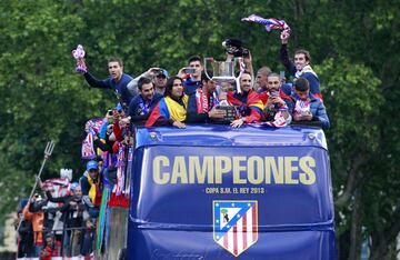 El equipo colchonero obtuvo su d¨¦cima Copa del Rey en la historia en la temporada 2012-2013 de la mano de Diego Simeone como entrenador, nada menos que ante su cl¨¢sico rival y en su estadio. Los anteriores t¨ªtulos coperos se consiguieron en las temporadas 1959-60, 1960-61, 1964-65, 1971-72, 1975-76, 1984-85, 1990-91, 1991-92 y 1995-96.