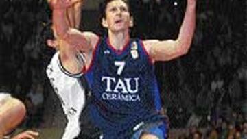 <b>VELOCIDAD.</b> Foirest culmina un contragolpe del Tau.