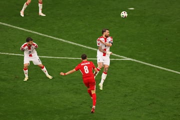 2-1, minuto 66. Arda G¨¹ler se acomoda el bal¨®n a su pierna izquierda en la frontal del ¨¢rea y suelta un ca?onazo a la escuadra derecha del portero de Georgia, Giorgi Mamadarshvili.