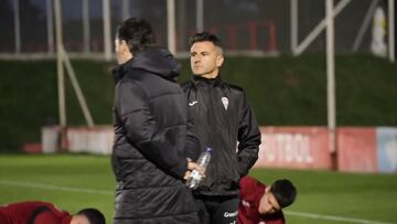 30-11-24. IVÁN ANIA, DURANTE EL ENTRENAMIENTO DEL CÓRDOBA EN MAREO.