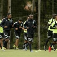 El campeón regresa a prácticas entre rumores y pocas noticias