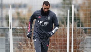 Karim Benzema, entren&aacute;ndose en Valdebebas.