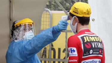 01/11/20 VUELTA CICLISTA A ESPA„A 2020 CORONAVIRUS COVID-19 ETAPA 12 POLA DE LAVIANA - ALTO DE ANGLIRU TEST PCR ROGLIC CICLISMO VUELTA A ESPAÑA 2020