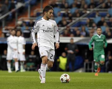 Comenz¨® en las categor¨ªas inferiores del Real Madrid en 2012 y fue subiendo hasta llegar al primer equipo. En 2016 fich¨® por el Valencia. Jug¨® con el Rayo Vallecano la temporada 2018-19 en calidad de cedido.