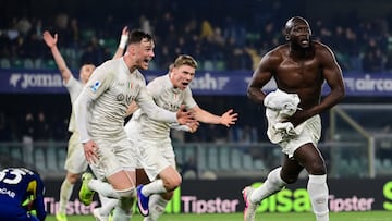 Napoli's Belgian forward #9 Romelu Lukaku (R) celebrates after scoring his team second goal during the Italian Serie A football match between Hellas Verona and Napoli at the Bentegodi Stadium in Verona, northern Italy, on February 28, 2026. (Photo by Piero CRUCIATTI / AFP)