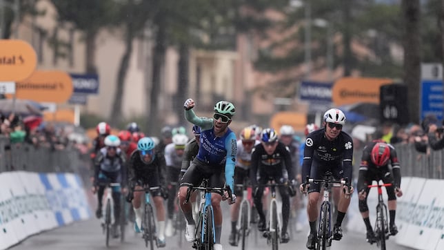Vendrame sorprende en una etapa pasada por agua