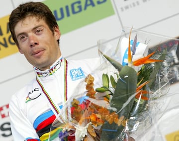 El italiano Alfredo Binda (1927, 1930 y 1932), los belgas Rik van Steenbergen (1949, 1956 y 1957) y Eddy Merckx (1967, 1971 y 1974), el espa?ol ?scar Freire (1999, 2001 y 2004) y el eslovaco Peter Sagan (2015, 2016 y 2017) poseen el r¨¦cord compartido de m¨¢s maillots arco¨ªris en sus vitrinas a lo largo de la historia, con tres. Sagan, eso s¨ª, los consigui¨® en un hat-trick perfecto de manera consecutiva.
