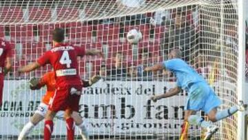 El Girona falla y el Huesca saca petróleo