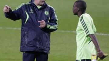 Ancelotti y Kakuta, en 2009.