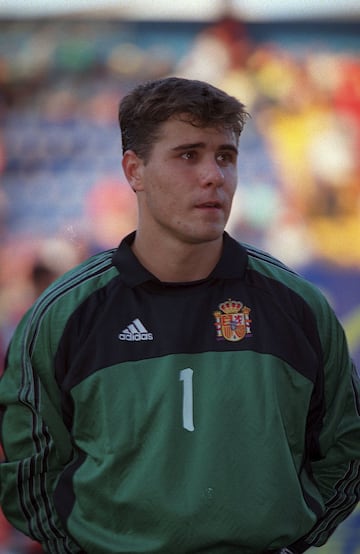 Dani Aranzubia came through the youth system in Lezama and was listed in the first team squad in 2000 before he had turned 20. Iñaki Sáez included him in Spain's EURO 2004 squad in which he was second choice to Iker Casillas. Aranzubia played just one gam