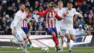 Sergio Ramos y Griezmann, durante el último Real Madrid-Atlético