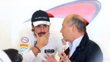 Ron Dennis, junto a Fernando Alonso en una imagen de archivo. 