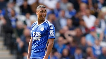 Youri Tielemans, jugador del Leicester City, durante un partido.