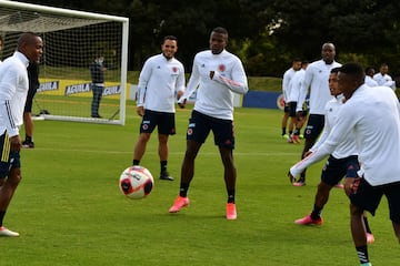 En la sede de la Federación Colombiana de Fútbol, en Bogotá, los convocados por Reinaldo Rueda para el morfociclo de la Selección Colombia tuvieron su primer día de entrenamiento. 