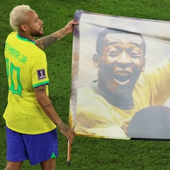 Neymar picks up the Budweiser “Player of the History” award for Pelé