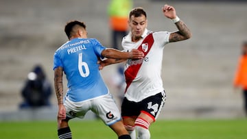 Soccer Football - Copa Libertadores - Group D - River Plate v Sporting Cristal - Estadio Monumental, Buenos Aires, Argentina - April 19, 2023 River Plate's Leandro Gonzalez Pirez in action with Sporting Cristal's Jesus Pretell REUTERS/Matias Baglietto