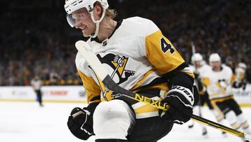 Penguins tie up Danton Heinen on new deal