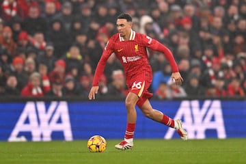 Acaba contrato en junio de 2025 con el Liverpool que ans¨ªa retener al jugador. Todas las habladur¨ªas alrededor de su continuidad no es m¨¢s que un intento de jugar al despiste. En v¨ªsperas del 31 de diciembre el Real Madrid realiz¨® una oferta de 15 millones en plan ultim¨¢tum. Pero Anfield dijo "no".